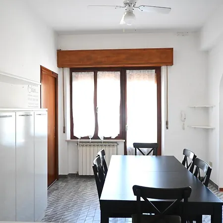 Se300 - Senigallia, Ampio Trilocale Con Corte Esterna Attrezzata