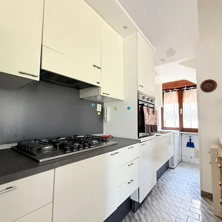 Se300 - Senigallia, Ampio Trilocale Con Corte Esterna Attrezzata